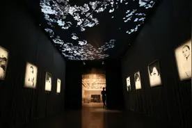 在上海外滩，看奥黛丽·赫本眼中的世界图片