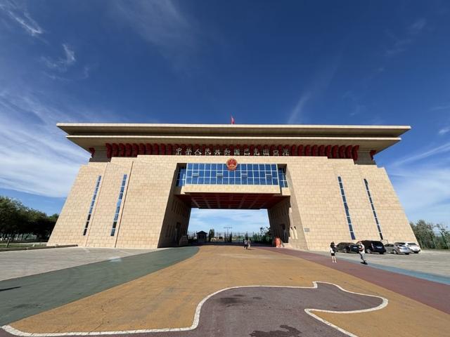 石榴花开 籽籽同心丨打卡祖国西北角的“红色国门” 媒体记者在新疆巴克图口岸体验俄风欧韵