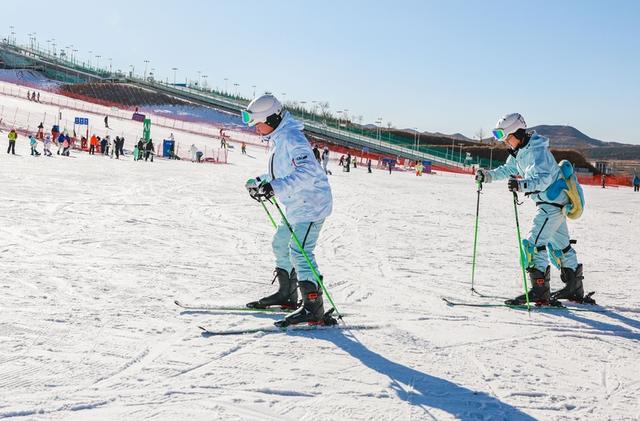 内蒙古呼和浩特：冬季冰雪旅游季正式启幕
