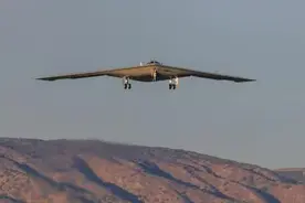 美国最新B-21隐形轰炸机首飞现场曝光图片