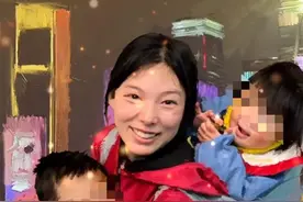 摆摊筹款的重庆妈妈已与儿子抵京治病：希望孩子今年能重回校园图片