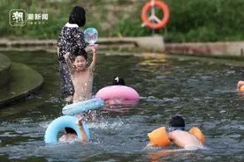 高温持续不断 富阳嬉水享清凉图片