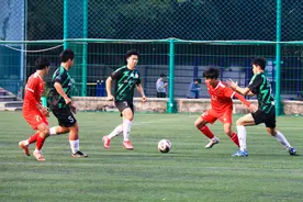 北大足球队到重庆七中开启冬训图片