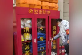 胡同里贴上了“紧急疏散图”丨丰台东铁匠营街道升级消防设施 护航平房区安全图片