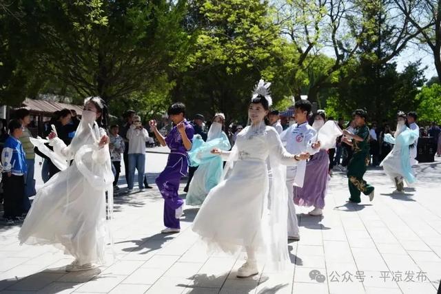 “双节”临近 平凉飘满“中国红” 百余场文体旅活动预热正酣 节内精彩抢先看