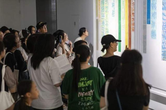 国庆长假8天：申城这些图书馆到馆几十万人次，博物馆有展览刚落幕，也有新展推出