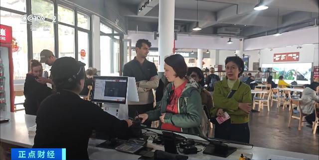 张家界大峡谷圈粉全球游客，多语种AI文旅助手打造全新体验