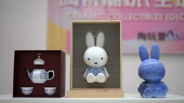 千年瓷都“潮”浪生：从泡泡玛特到米菲兔，知名IP为何齐聚景德镇？