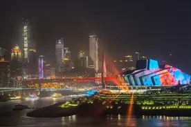 “魅力重庆”无人机灯光秀升级亮相 新增城市亮灯仪式讲述重庆故事图片