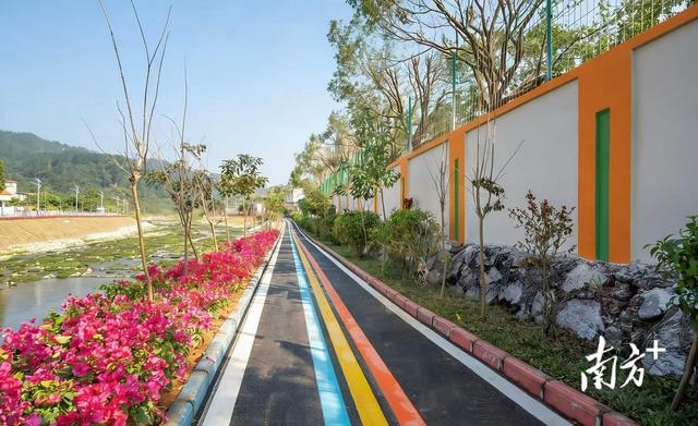 打卡里洞圩镇客厅，享独一份山水体验