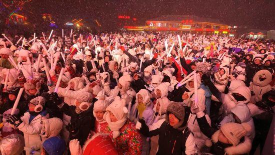 ​雪乡推出近20项夜游活动 营造沉浸式冰雪“冬夜宴”