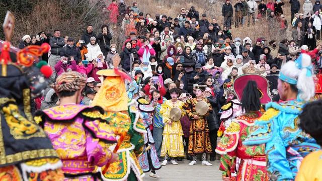 文化润疆暖瑶池！潮汕英歌闹元宵~