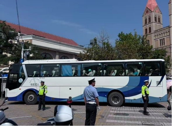 “招商伊敦”号访青游客数量再创新高 600多名国际游客畅游金秋岛城