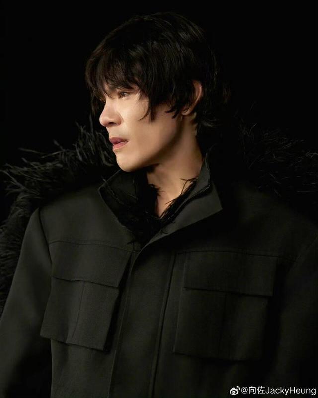 41岁女演员郭碧婷回应与向佐分居两地：不用嫁鸡随鸡、嫁狗随狗	，他只用和孩子维持感情就好；坦言婆婆向太给了自己和孩子很多钱