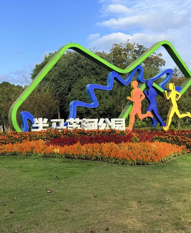 网红纷纷奔赴这！上海这座通往 “欧洲城堡” 的绝美旋梯火了！