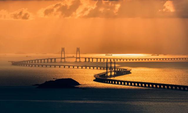 从“十五五”规划建议看行稳致远的中国