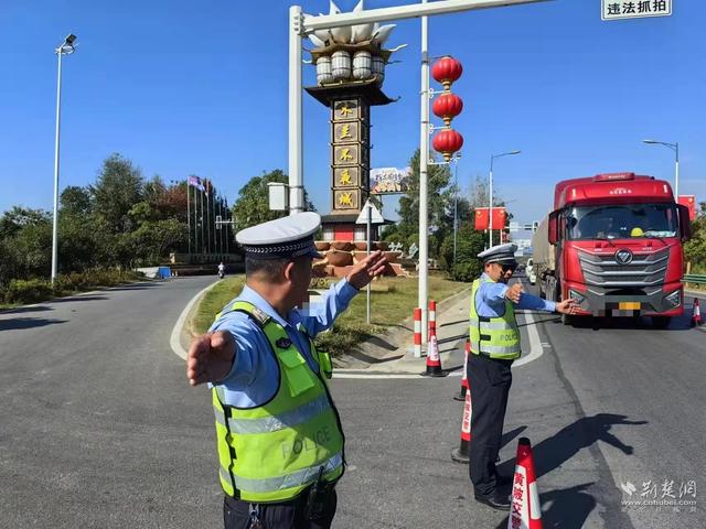 木兰中队守护“木兰”景区 路畅心安邀您来玩