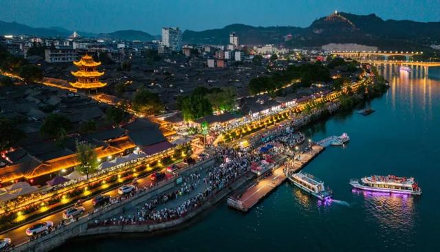 四川的夜，原来需要“漫游”