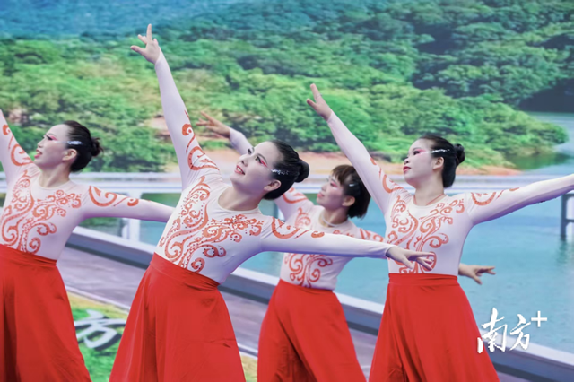 齐登“东莞第一峰”！谢岗镇第四届银瓶登山文化节启幕