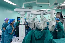 迈入机器人手术新时代！临沂市人民医院成功实施达芬奇机器人手术图片