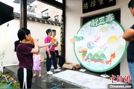 福建福安古镇特色民俗迎端午：包粽子、制香囊、赛龙舟图片