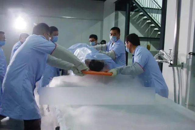 爱，死亡，和中国首例冷冻人