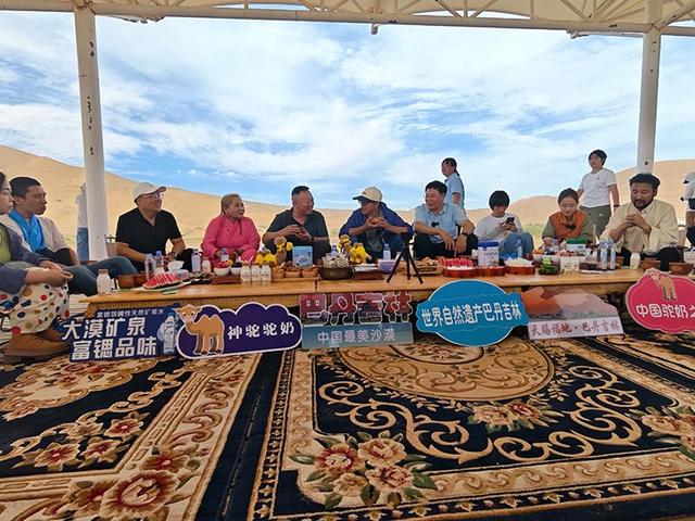 被俞敏洪“解锁”的阿拉善右旗：每一步都是与远古的对话，每一眼都是自然的馈赠