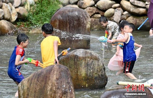 福建周宁：“云端之城”避暑经济火热