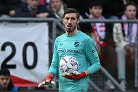 专业人士解读“门将持球超8秒将被罚角球”：既有利裁判执法也能提升比赛观赏性图片