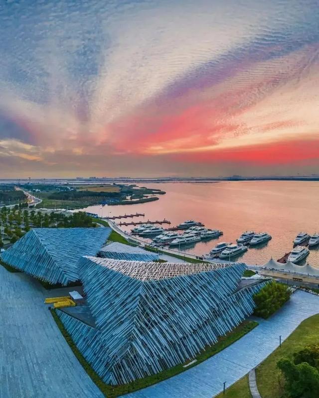 沪牌大军集体出动！这里堵车堵到猪肝红！出门导航1个半小时，实际开车4小时