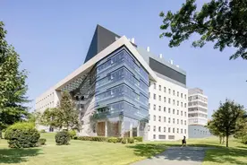 她最新宣布：72亿元，全部捐出！图片