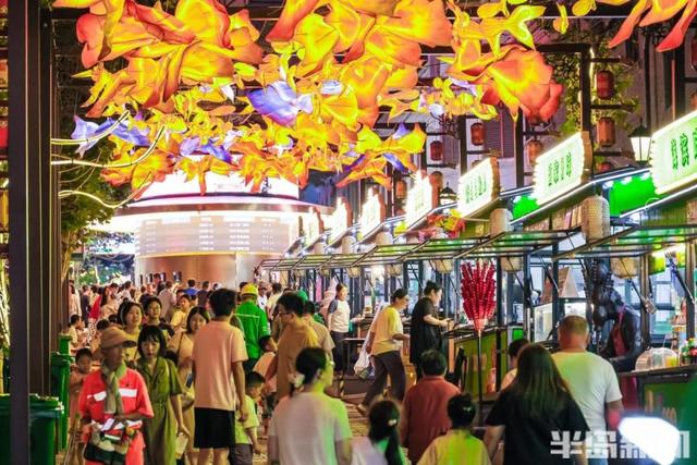 ​里院喜剧节欢乐启幕，大鲍岛街区推出多元消费新场景
