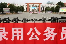 斯坦福博士当乡镇公务员，个别现象不必夸大解读 | 新京报专栏图片