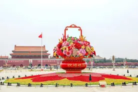 祝福祖国！中联重科起重机吊装助力天安门广场大花篮完美亮相图片