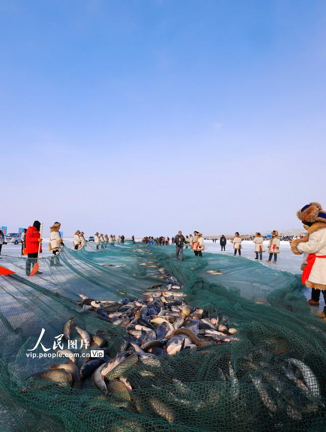 新疆阿勒泰：第十九届乌伦古湖冬捕文化旅游节开幕