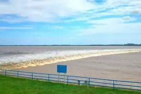 观潮丨“八月十八潮，壮观天下无”，潮涌背后另有震撼图片