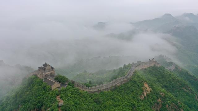 雨涤燕塞千峰晓 云涌金城万堞浮