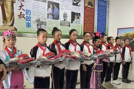 库尔班大叔民族团结公益项目“上北京”，“榴梦”新疆舞蹈班开班图片