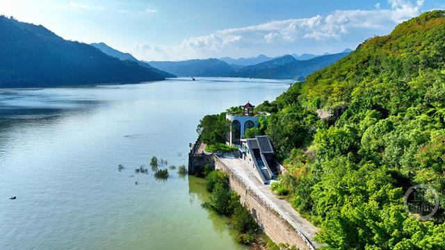 重庆云阳：高峡出平湖 风景美如画