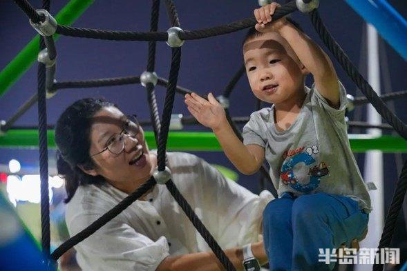 在青岛金沙滩啤酒城，体验一场亲子“慢”游记