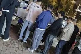 网红卖“酱油蟹”翻车，当事人称正积极处理，济南市场监管部门回应图片