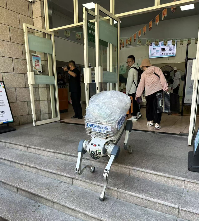 新晋开学“顶流”是它！新生直呼太酷了