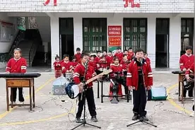 大山里的摇滚乐队是一群留守儿童图片