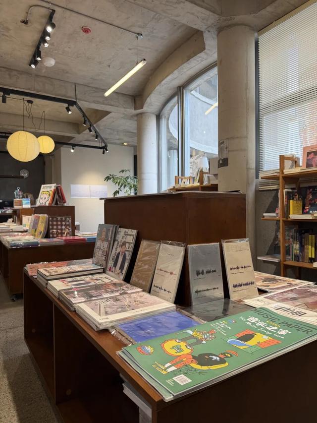 开在“亚洲花都”斗南的书店，真“香”