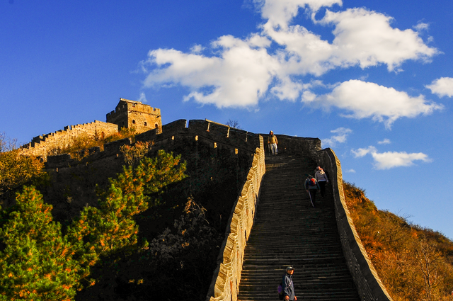 秋染金山岭，长城揽胜境