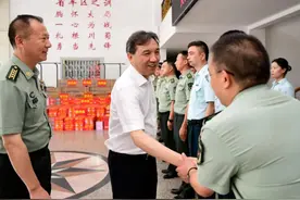张冬云走访慰问驻南部队官兵图片