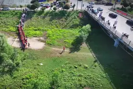 燃！汨罗江畔，龙舟下水迎端午 Dragon Boat Launched to Welcome Dragon Boat Festival on Miluo River图片