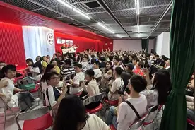 脱口秀和TA的小城青年图片