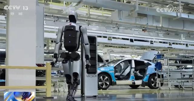 一双“灵巧手”实现突破折射机器人产业崛起 “中国智造”展现“新”活力