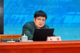 “网红教授”郑强到访绍兴文理学院，勉励学生做自食其力的劳动者图片